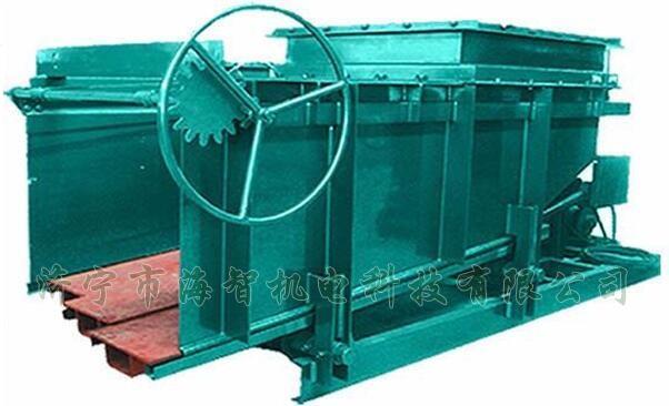 導(dǎo)料槽設(shè)有多個活動式底板，底板在回程過程中可以承受物料所帶來的摩擦力